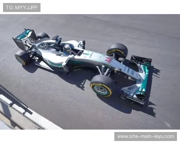 汉密尔顿测试日旋转救车,七届冠军展现卓越控车能力 汉密尔顿测试日旋转救车,七届冠军展现卓越控车能力