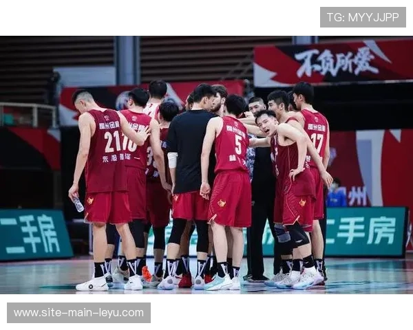 上海主场迎战新疆,攻防体系完备欲延续连胜势头 上海主场迎战新疆,攻防体系完备欲延续连胜势头