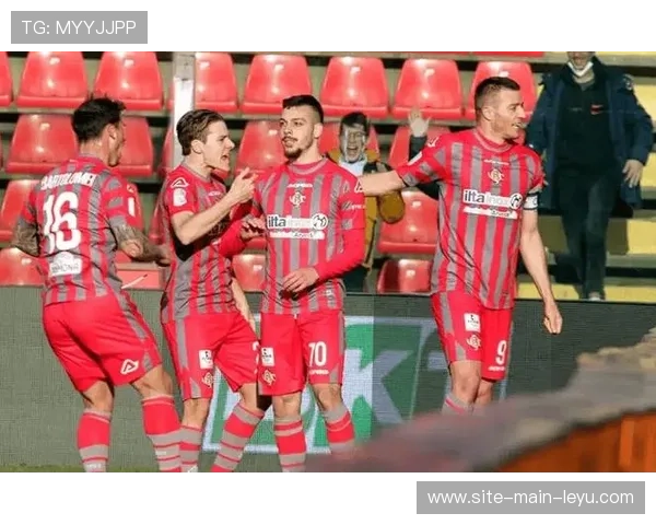 亚特兰大迎战克雷莫纳,客队保级之路再遇强敌 亚特兰大迎战克雷莫纳,客队保级之路再遇强敌